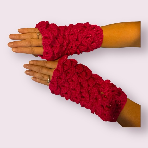 Crochet Dragon Scale Fingerless Mittens - Red Heart Metallics Fuchsia - Picture 13 of 16